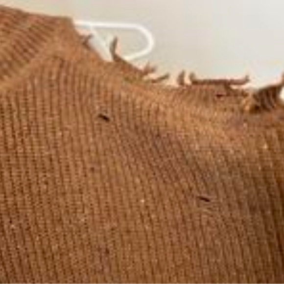 Brown distressed knit sweater with off shoulder 
Unique and stylish - Picture 4 of 8